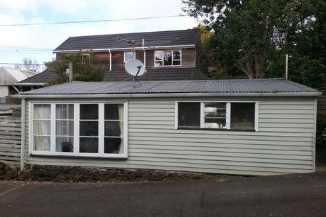 Photo of property in 2/30 Cresta Avenue, Beach Haven, Auckland, 0626