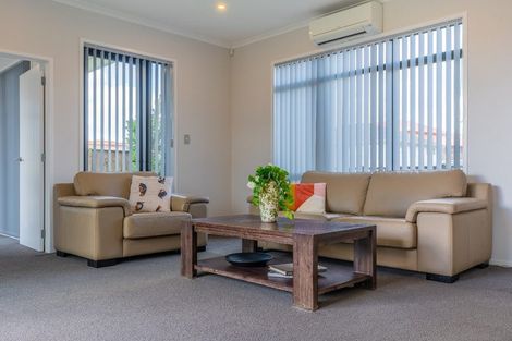 Photo of property in 2 Taikura Avenue, Red Beach, 0932