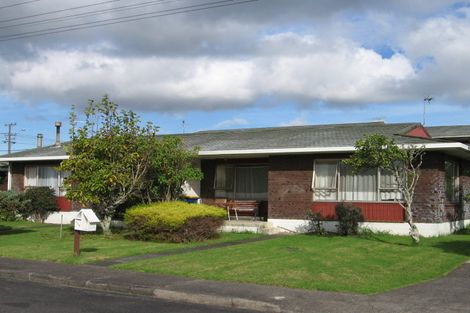 Photo of property in 2a/2 Murray Road, Te Atatu Peninsula, Auckland, 0610