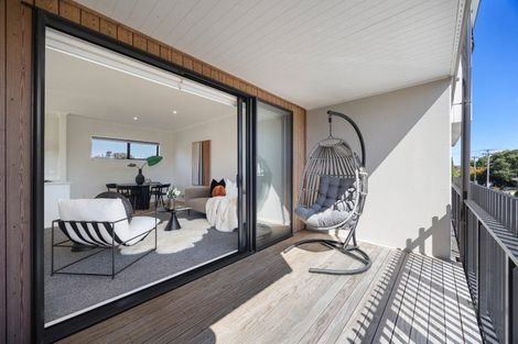 Photo of property in 8/5 Peachgrove Road, Te Atatu Peninsula, Auckland, 0610