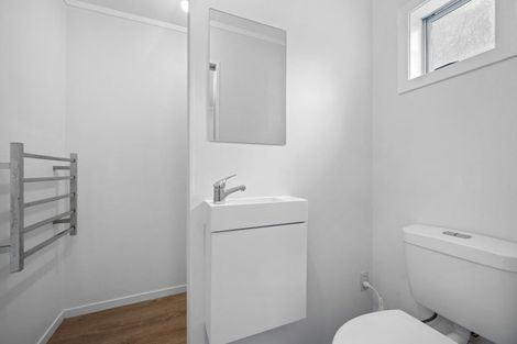 Photo of property in 18 Seaview Road, Ruakaka, 0116