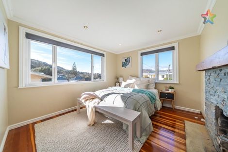 Photo of property in 21 Franklyn Road, Tawa, Wellington, 5028
