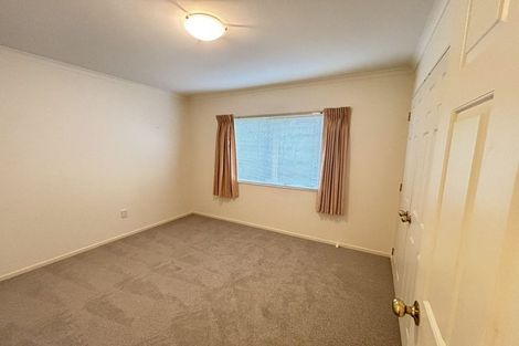 Photo of property in 8 Rosebay Rise, Henderson, Auckland, 0610