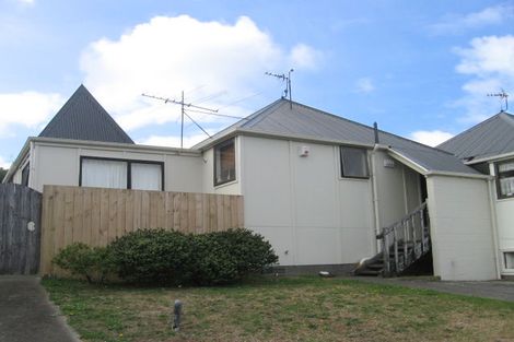 Photo of property in 152 Akaroa Drive, Maupuia, Wellington, 6022