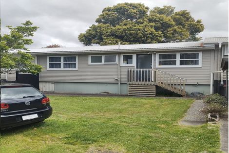 Photo of property in 2/14 Ozich Avenue, Te Atatu South, Auckland, 0610
