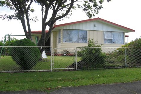 Photo of property in 38 Staverton Crescent, Mangere, Auckland, 2022
