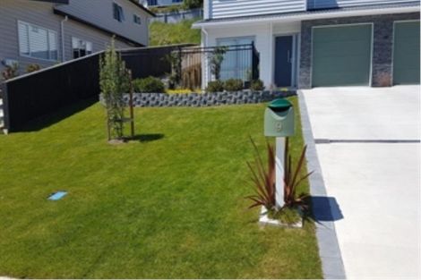 Photo of property in 9 Madeira Close, Whitby, Porirua, 5024