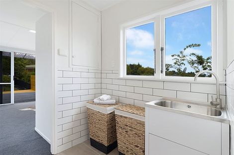 Photo of property in 60 Hilling Street, Titirangi, Auckland, 0604