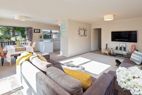 Photo of property in 2/8 Beldon Place, Pakuranga Heights, Auckland, 2010