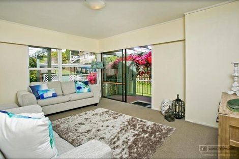 Photo of property in 1/53 Ayton Drive, Totara Vale, Auckland, 0629