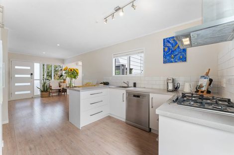 Photo of property in 1/133 Edmonton Road, Te Atatu South, Auckland, 0610