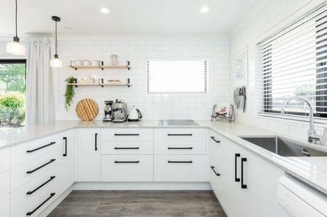 Photo of property in 18 Neeve Road, Taradale, Napier, 4112