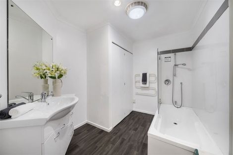 Photo of property in 4/15 Harbour View Road, Te Atatu Peninsula, Auckland, 0610