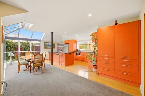 Photo of property in 2/122 Harewood Road, Papanui, Christchurch, 8053