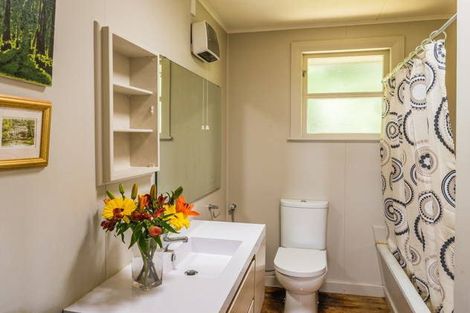 Photo of property in 22 Kiriwai Road, Paremata, Porirua, 5024