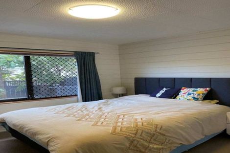 Photo of property in 11 Heather Place, Sunnynook, Auckland, 0620