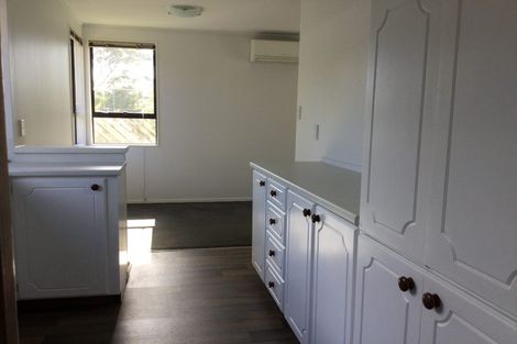 Photo of property in 7 Vardon Road, Green Bay, Auckland, 0604