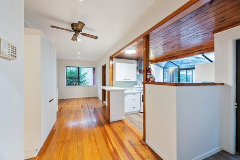 Photo of property in 34 Savoy Road, Glen Eden, Auckland, 0602