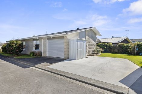 Photo of property in 13 John Guthrie Place, Merrilands, New Plymouth, 4312