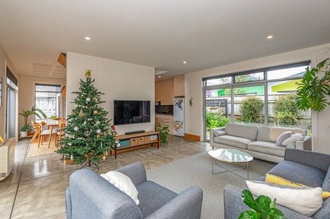 Photo of property in 123 Heretaunga Street, Palmerston North, 4414