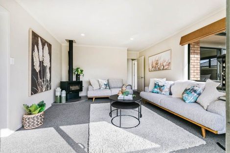 Photo of property in 35 Greig Place, Pukekohe, 2120