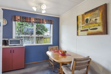 Photo of property in 18 Rewarewa Crescent, Waikanae, 5036