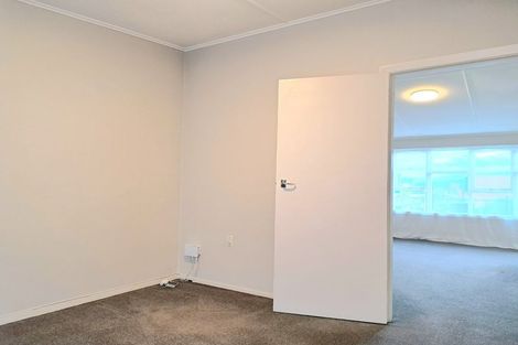 Photo of property in 33 Queen Street, Upper Hutt Central, Upper Hutt, 5018