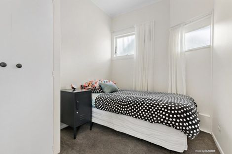 Photo of property in 199 Newlands Road, Newlands, Wellington, 6037