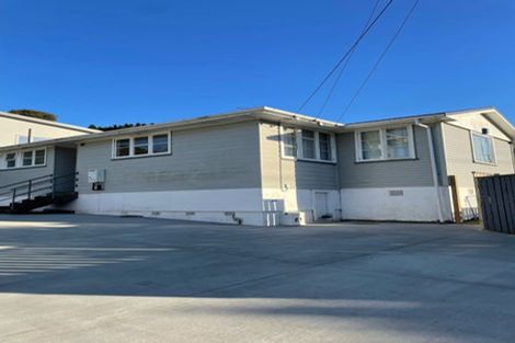 Photo of property in 37 Victory Crescent, Tawa, Wellington, 5028