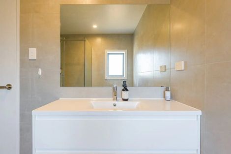 Photo of property in 4 Harford Place, Pakuranga Heights, Auckland, 2010