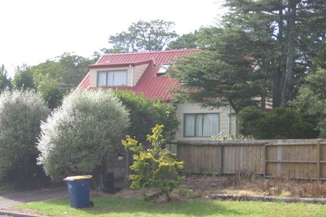 Photo of property in 2/40 Radiata Lane, Chatswood, Auckland, 0626