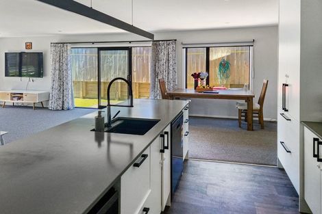 Photo of property in 42a Moeraki Road, Maoribank, Upper Hutt, 5018
