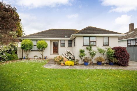 Photo of property in 9 Bristol Crescent, Roslyn, Palmerston North, 4414