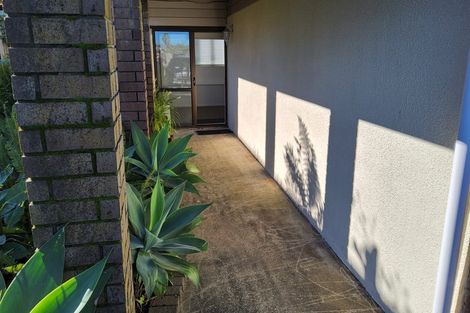 Photo of property in 92 Caribbean Drive, Unsworth Heights, Auckland, 0632