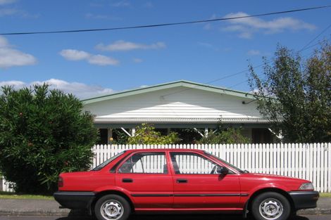 Photo of property in 2/10 Knights Road, Rothesay Bay, Auckland, 0630