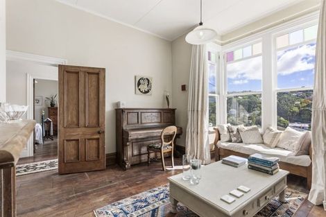 Photo of property in 55 Fairview Crescent, Kelburn, Wellington, 6012