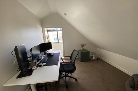 Photo of property in 16j Hobson Street, Thorndon, Wellington, 6011