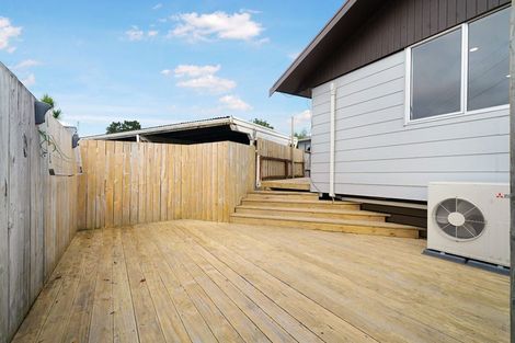 Photo of property in 24a/1 Waimumu Road, Massey, Auckland, 0614