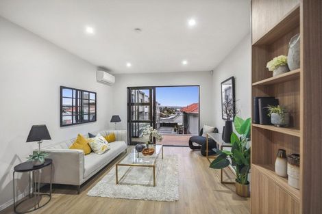Photo of property in 2/1 Egremont Street, Belmont, Auckland, 0622