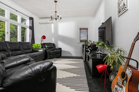 Photo of property in 5 Don Buck Road, Henderson, Auckland, 0614