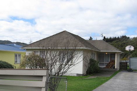 Photo of property in 17 Kowhai Street, Wainuiomata, Lower Hutt, 5014
