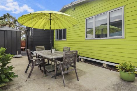 Photo of property in 18 Athenree Road, Athenree, Katikati, 3177