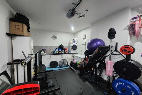 Photo of property in 8b Carlos Drive, Flat Bush, Auckland, 2016