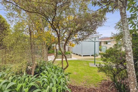 Photo of property in 18 Rewarewa Crescent, Waikanae, 5036
