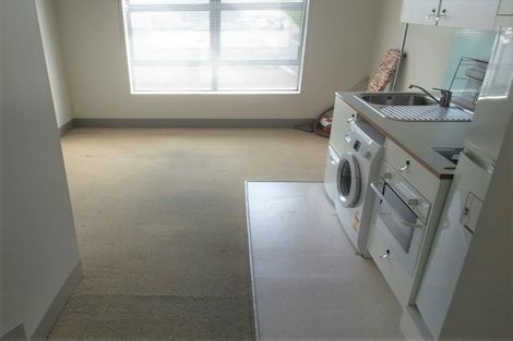 Photo of property in Urbane Apartments, 15/29 Webb Street, Mount Cook, Wellington, 6011