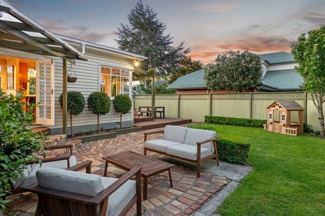 Photo of property in 173 Centaurus Road, Saint Martins, Christchurch, 8022