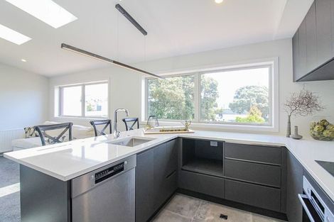 Photo of property in 1/7 Grays Road, Plimmerton, Porirua, 5026