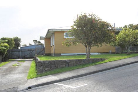 Photo of property in 26 Link Road, Newlands, Wellington, 6037
