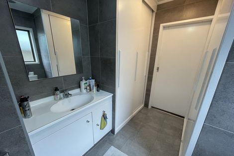 Photo of property in 65 Reynella Drive, Massey, Auckland, 0614