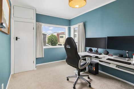 Photo of property in 96 Lyall Parade, Lyall Bay, Wellington, 6022